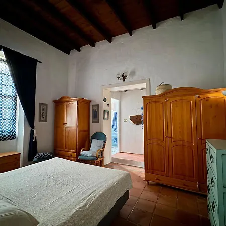 Antigua Casa Del Cura * Tias